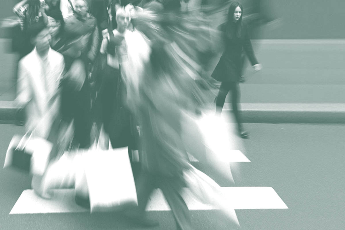 Crowds depicting difficulty in discovering the best Singapore coach